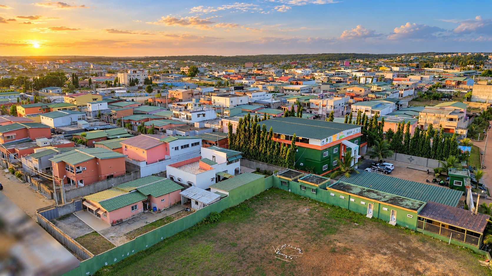 Le siège du Groupe Ivoire au cœur des Cités Ivoire, au coucher du soleil