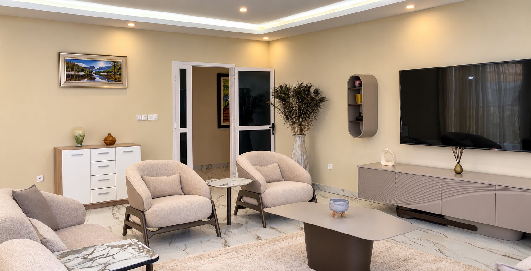 Salon, faux plafond et éclairage indirect